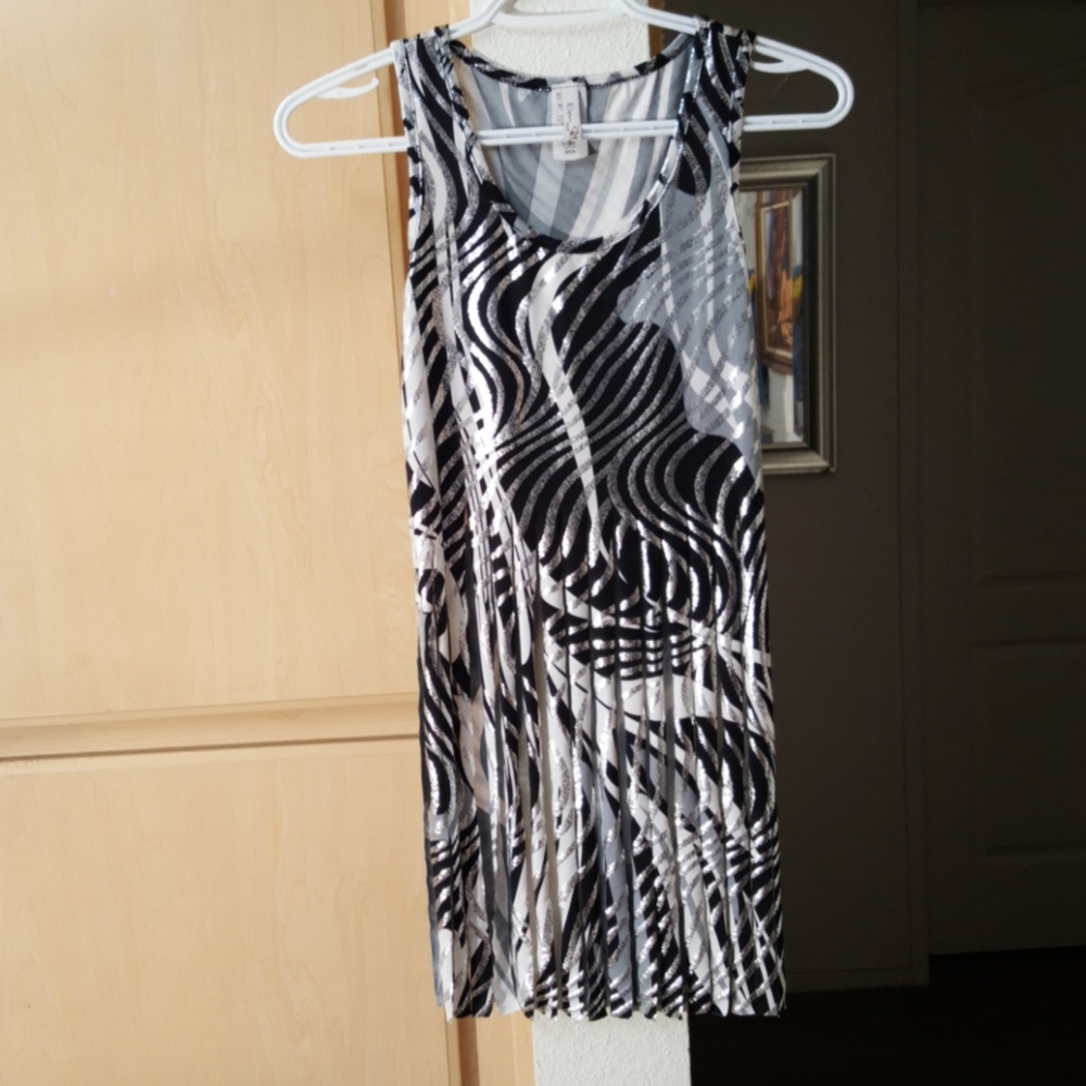 Eien Sleeveless Shingle Top